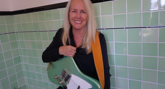 Beth Marlis — Moody Leather luxury guitar strap artist