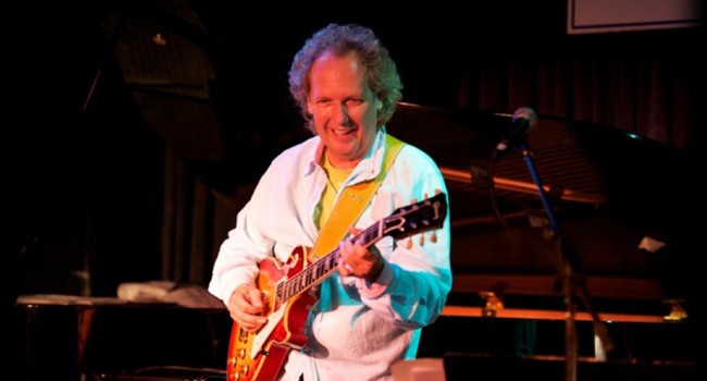 Lee Ritenour — Moody Leather luxury guitar strap artist